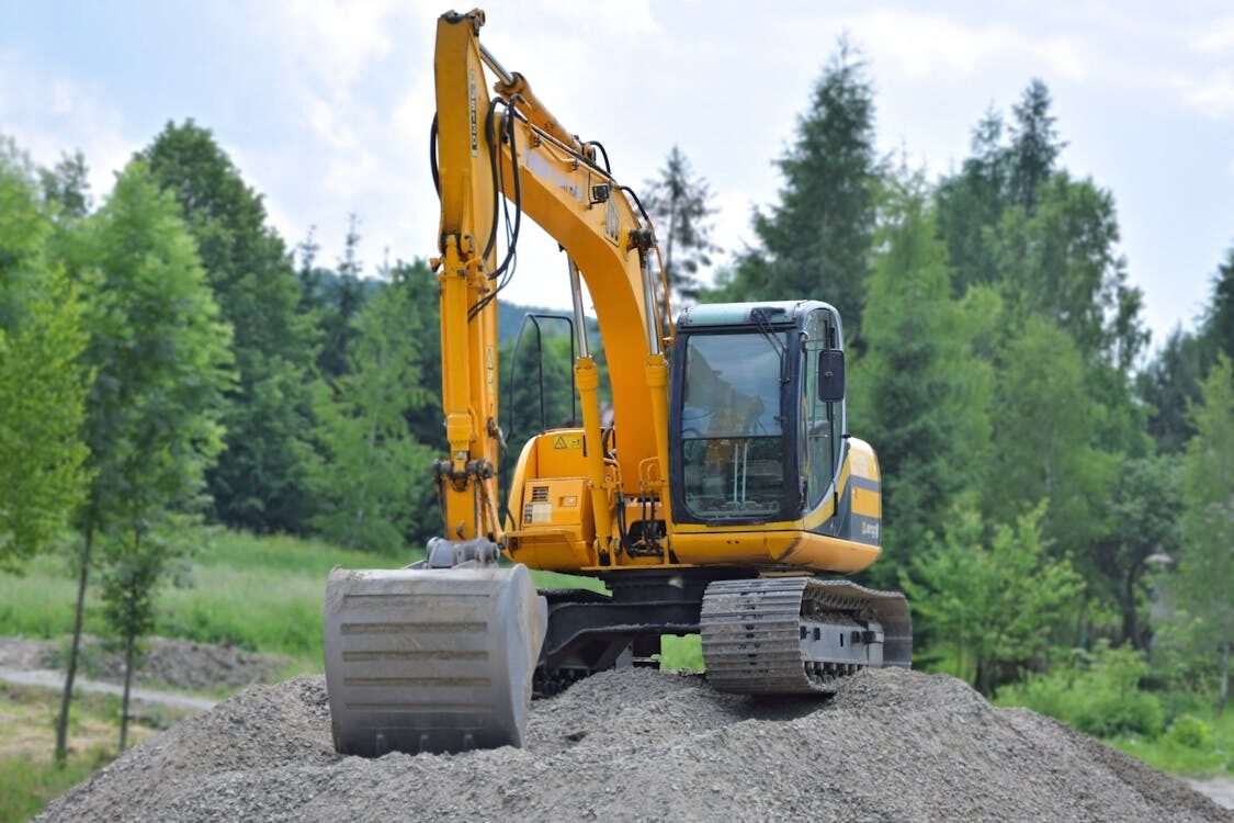 7 Essential Machines Every Construction Site Needs